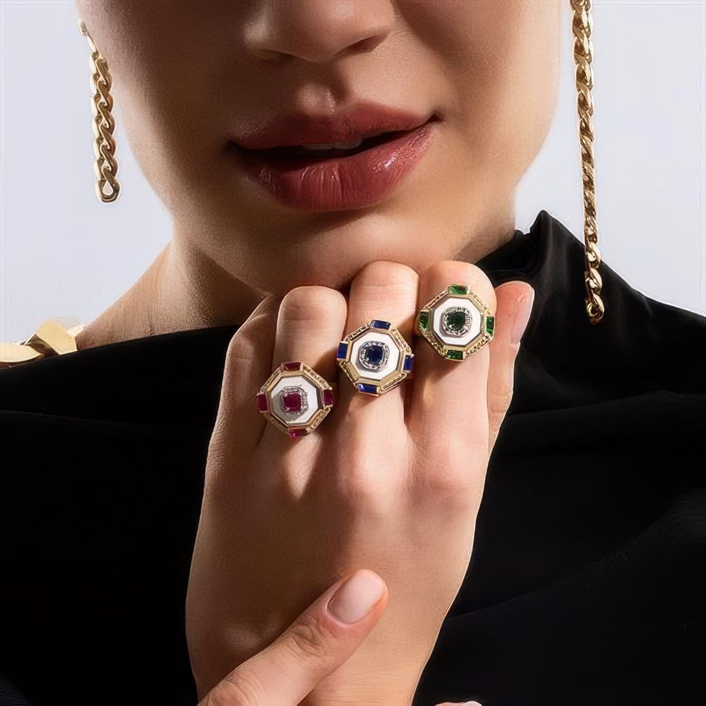 Beyaz Mineli Baget Taşlı Tektaş Yüzük