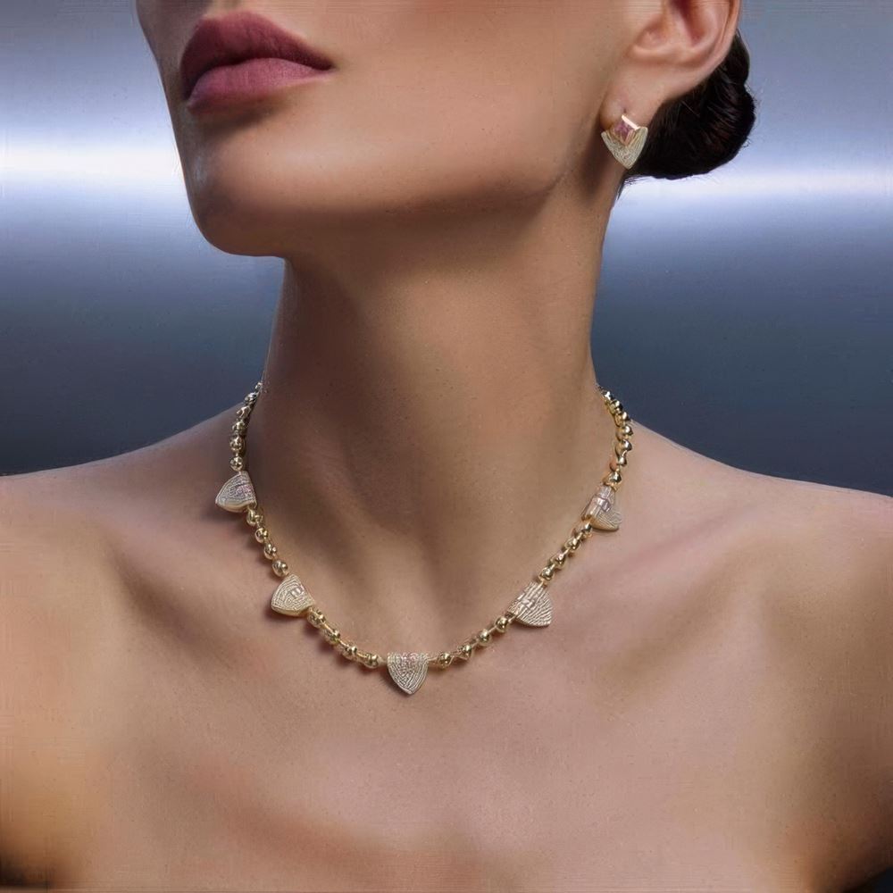 Taşlı Üçgen Formlu Küpe