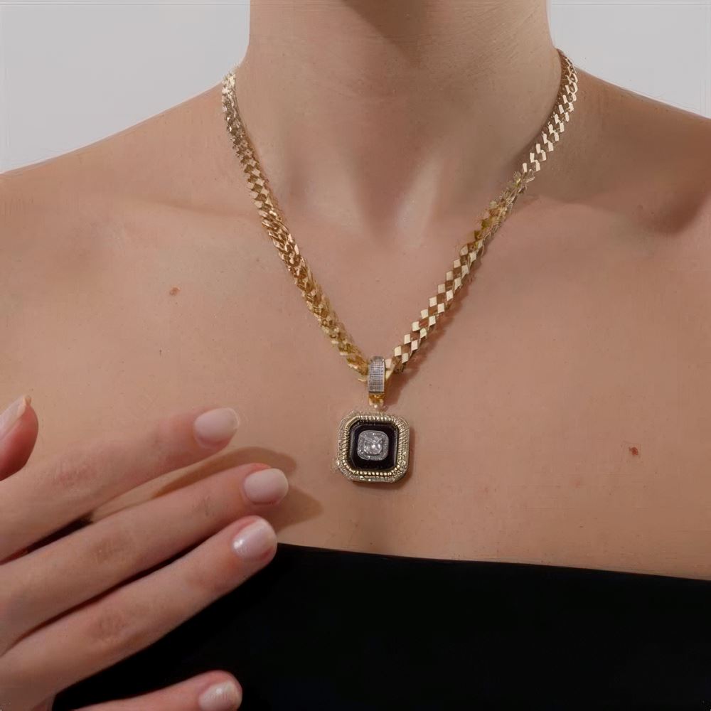 Mineli Tektaş Charm