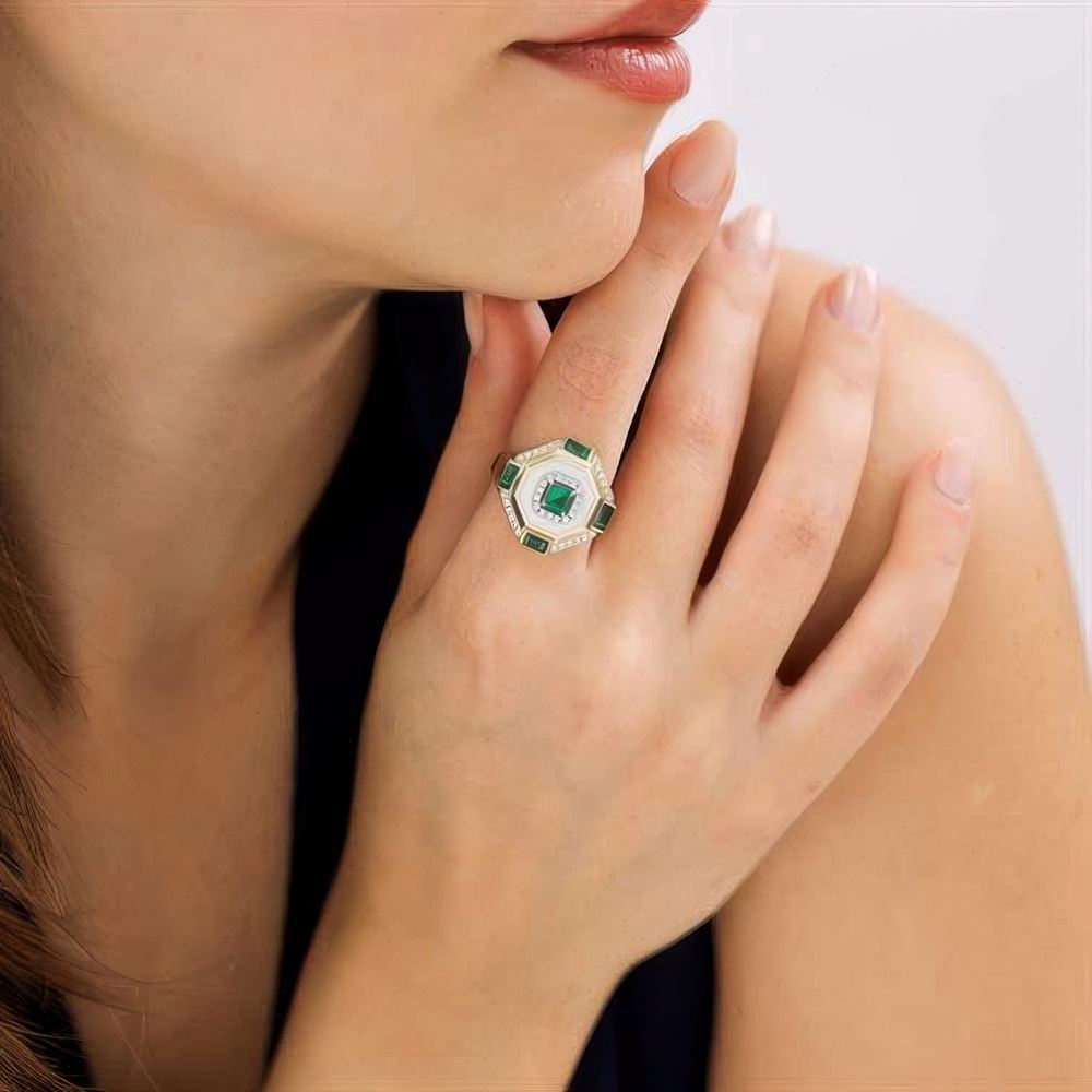 Beyaz Mineli Baget Taşlı Tektaş Yüzük