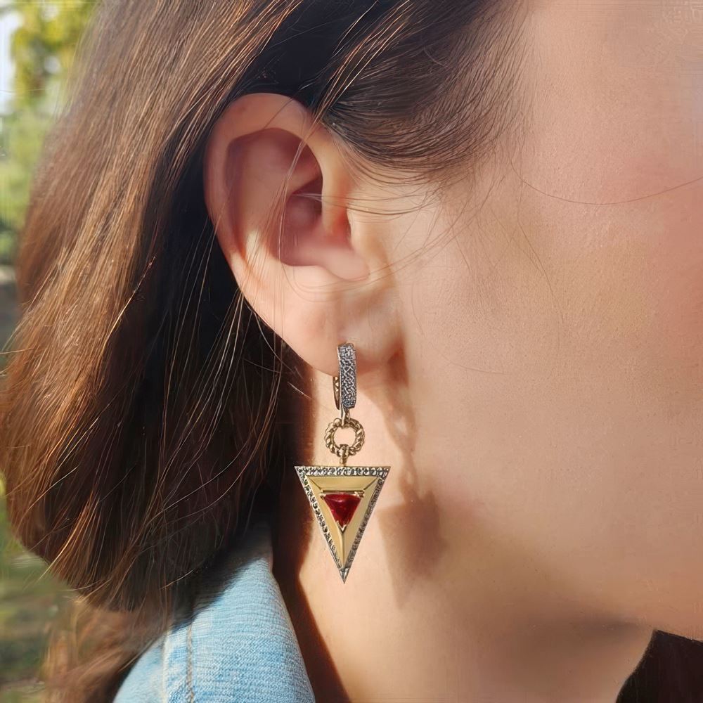 Safir Taşlı Pramit Küpe