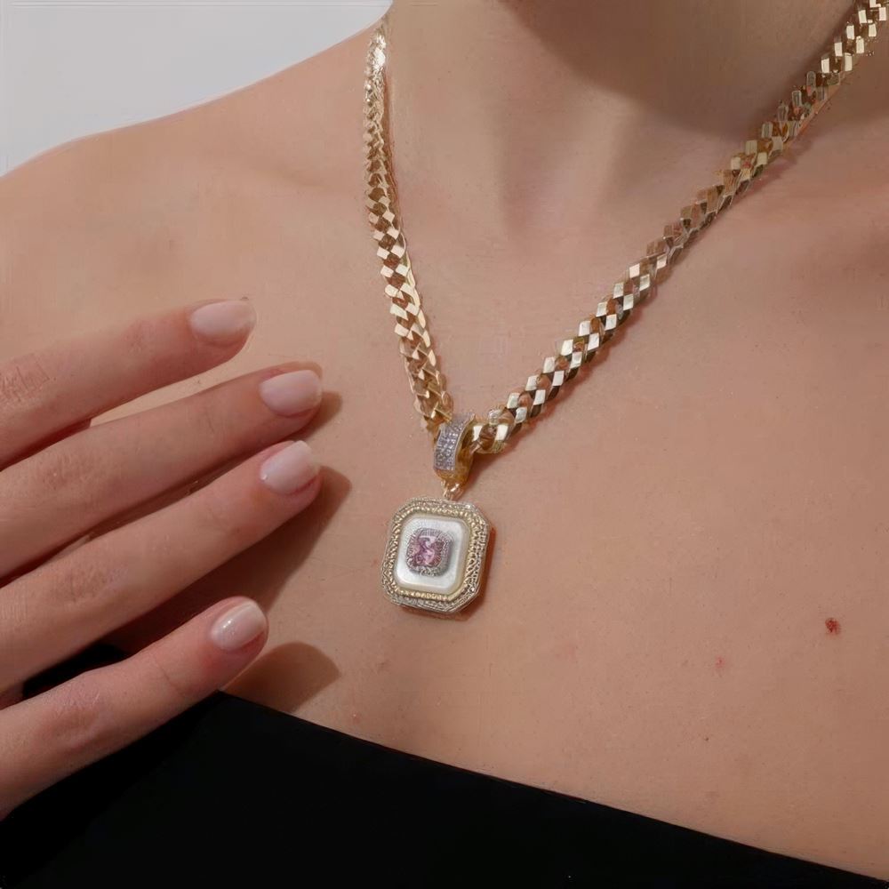 Mineli Tektaş Charm